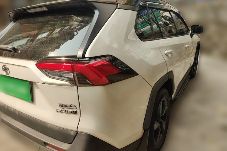 Used Toyota RAV4 2020 2.0L CVT Two-Wheel Drive Fashion PLUS Edition Rear Right 45 Deg