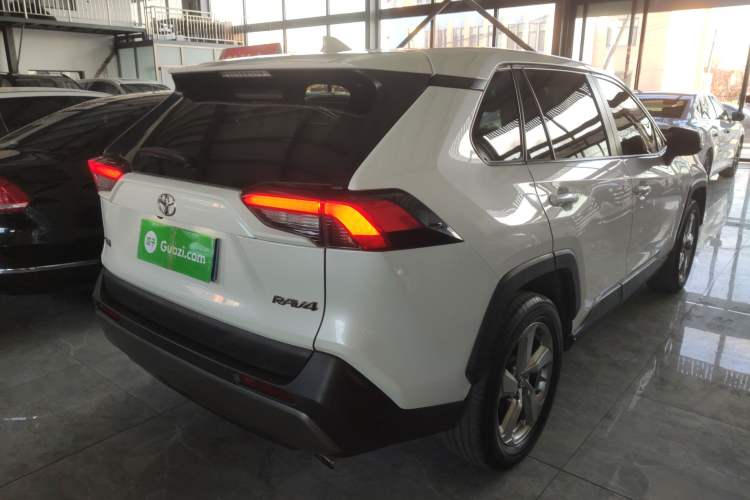 Used Toyota RAV4 2020 2.0L CVT Two-Wheel Drive Fashion PLUS Edition Rear Right 45 Deg