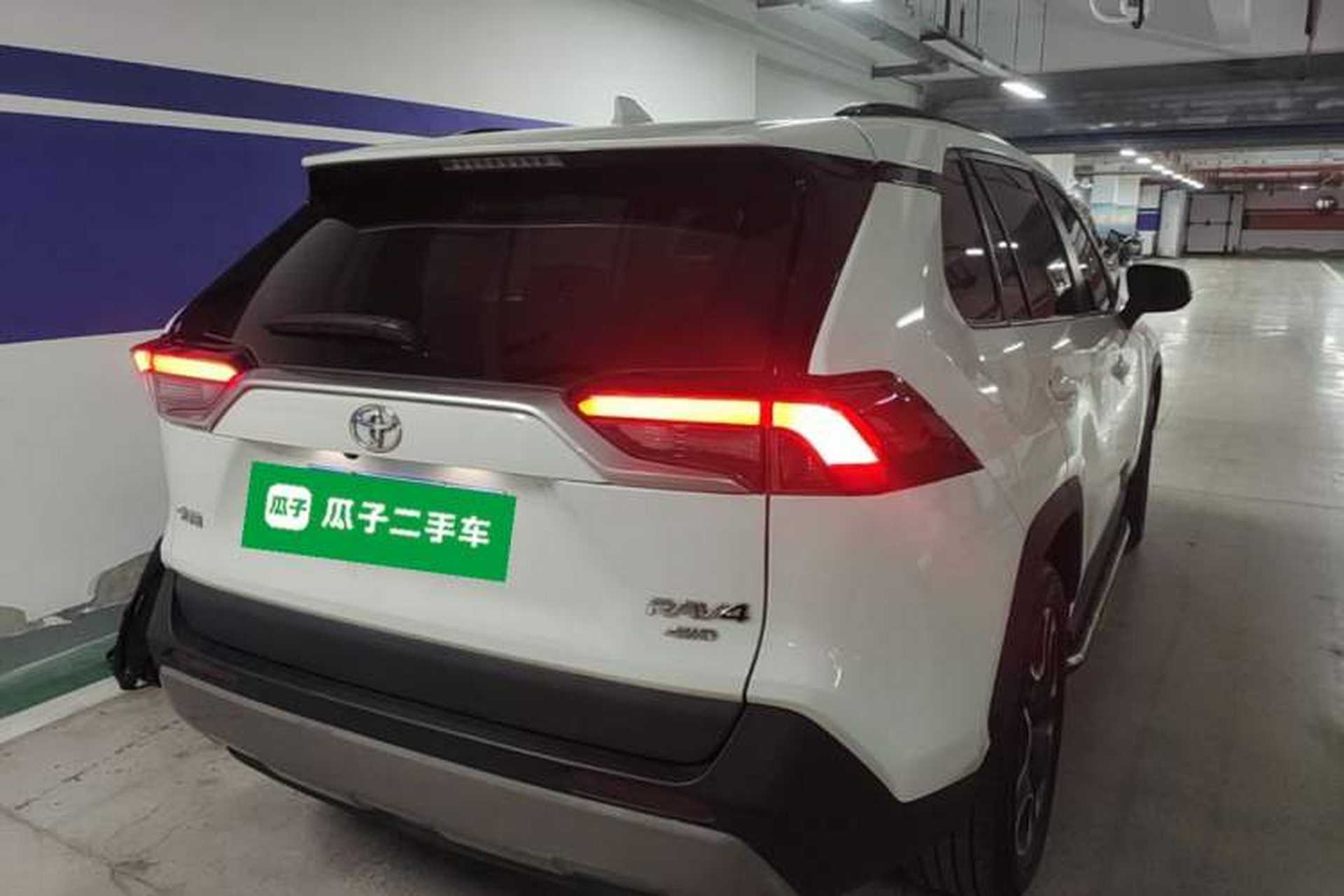 Used Toyota RAV4 2020 2.0L CVT Four-Wheel Drive Prestige Edition Rear Right 45 Deg