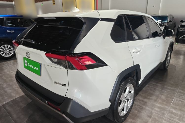 Used Toyota RAV4 2020 2.0L CVT Two-Wheel Drive Fashion Edition Rear Right 45 Deg