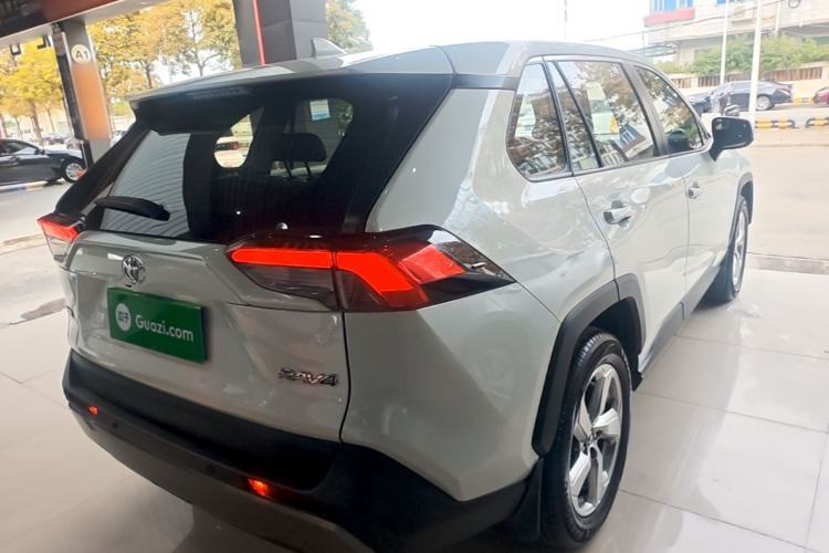 Used Toyota RAV4 2020 2.0L CVT Two-Wheel Drive Fashion PLUS Edition Rear Right 45 Deg
