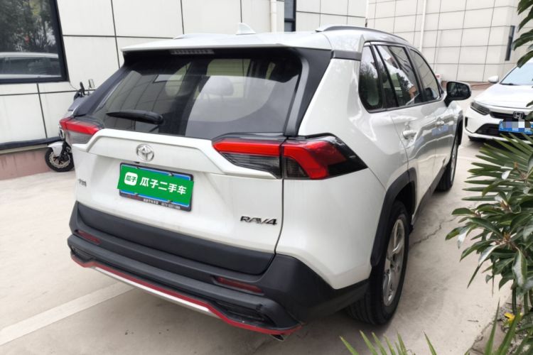 Used Toyota RAV4 2020 2.0L CVT Two-Wheel Drive Fashion Edition Rear Right 45 Deg
