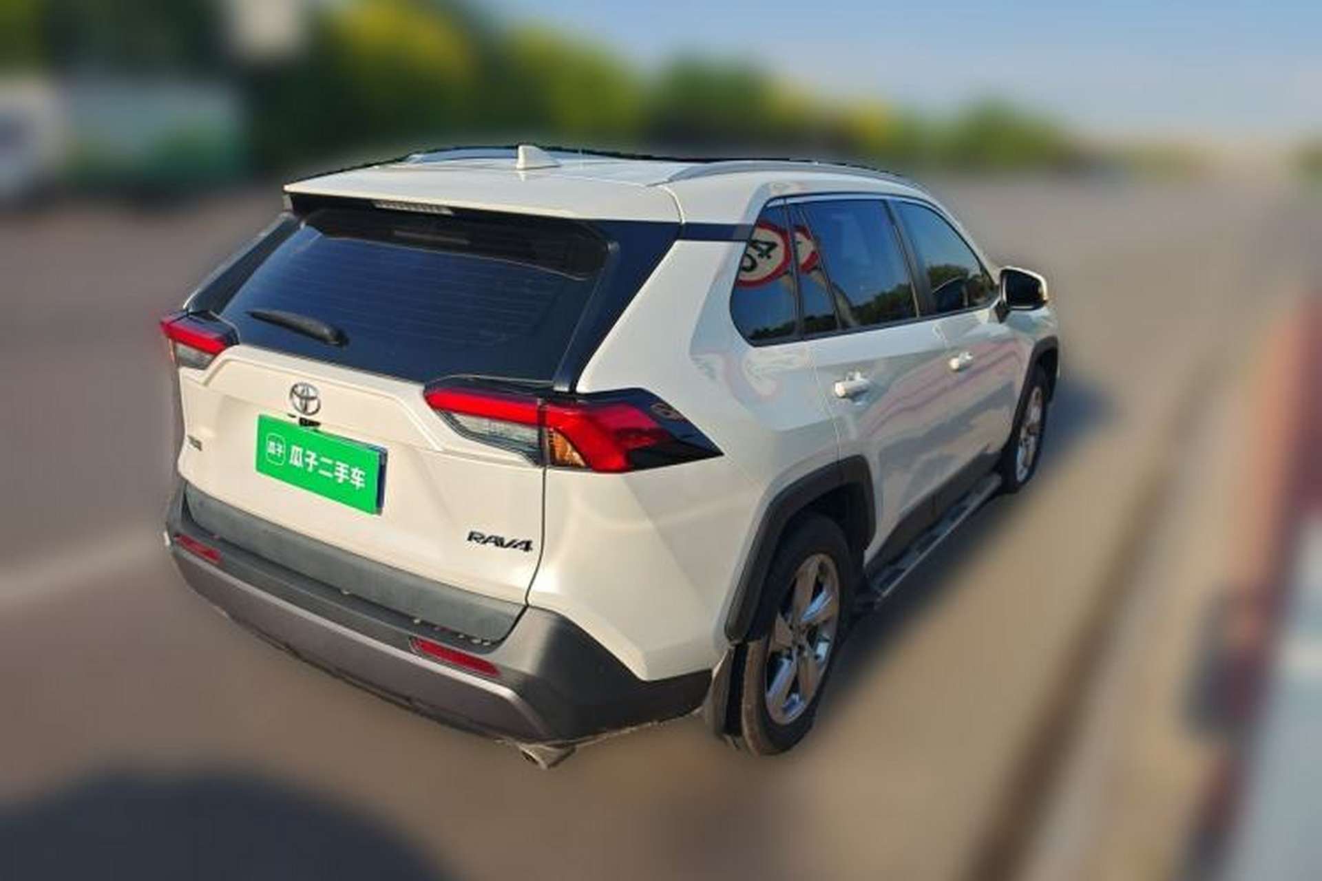 Used Toyota RAV4 2020 2.0L CVT Two-Wheel Drive Fashion Edition Rear Right 45 Deg