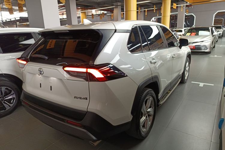 Used Toyota RAV4 2020 2.0L CVT Two-Wheel Drive Fashion Edition Rear Right 45 Deg