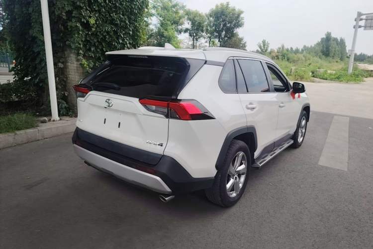 Used Toyota RAV4 2020 2.0L CVT Two-Wheel Drive Fashion Edition Rear Right 45 Deg