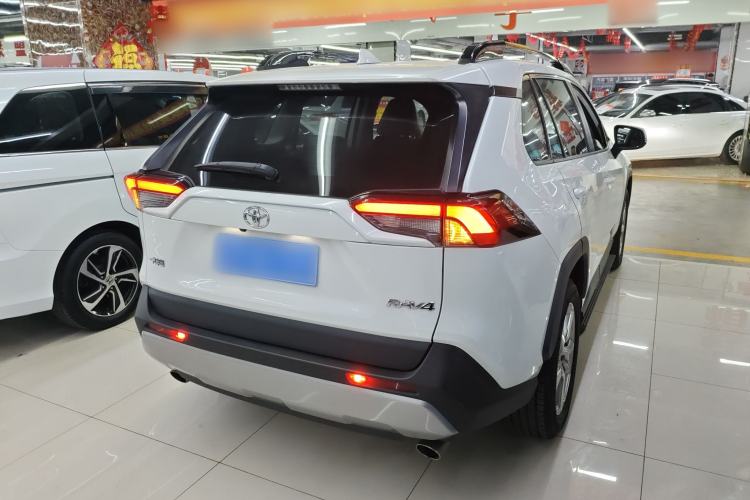 Used Toyota RAV4 2020 2.0L CVT Two-Wheel Drive Fashion PLUS Edition Rear Right 45 Deg