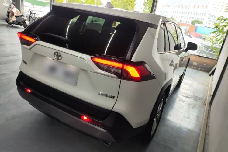 Used Toyota RAV4 2020 2.0L CVT Two-Wheel Drive Fashion Edition Rear Right 45 Deg