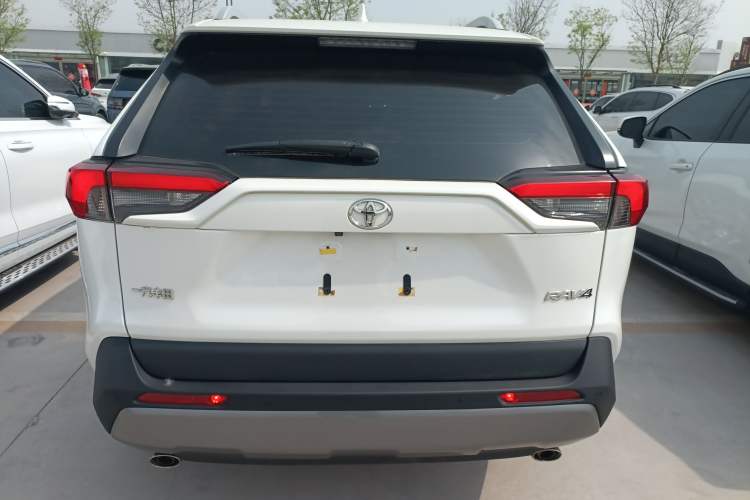 Used Toyota RAV4 2020 2.0L CVT Two-Wheel Drive Fashion Edition Rear