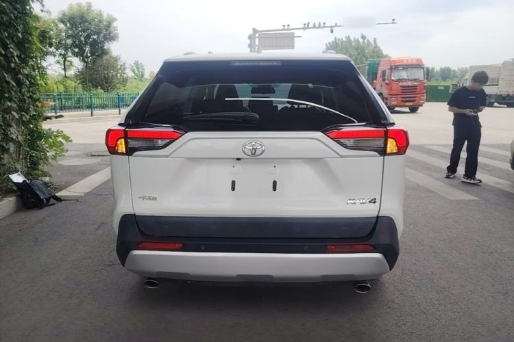 Used Toyota RAV4 2020 2.0L CVT Two-Wheel Drive Fashion Edition Rear