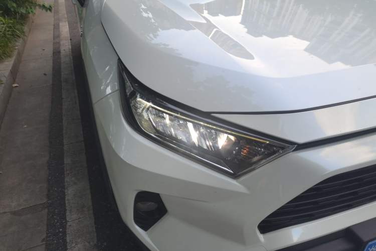 Used Toyota RAV4 2020 Dual-Engine 2.5L E-CVT Two-Wheel Drive Elite Edition Right Front Headlight