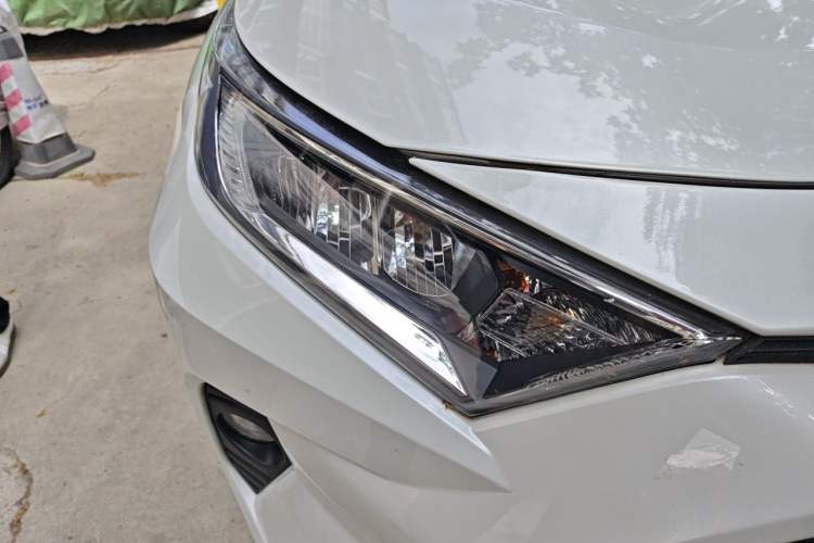 Used Toyota RAV4 2020 2.0L CVT Two-Wheel Drive Fashion Edition Right Front Headlight