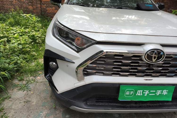 Used Toyota RAV4 2020 2.0L CVT Two-Wheel Drive Prestige Edition Right Front Headlight