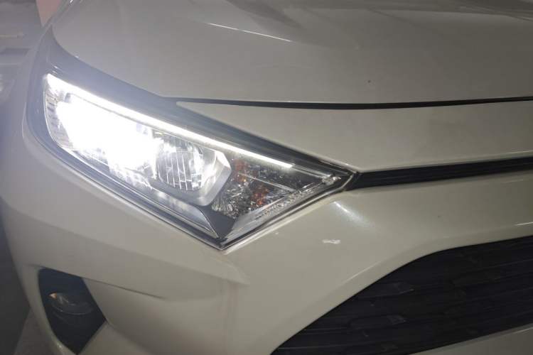 Used Toyota RAV4 2020 2.0L CVT 4x4 Trend Edition Right Front Headlight