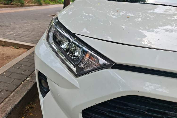 Used Toyota RAV4 2020 2.0L CVT Two-Wheel Drive Fashion Edition Right Front Headlight