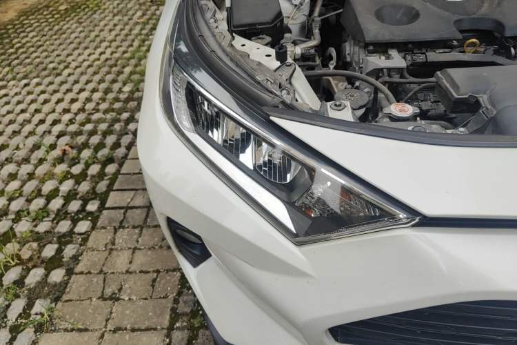 Used Toyota RAV4 2020 2.0L CVT Two-Wheel Drive Fashion PLUS Edition Right Front Headlight