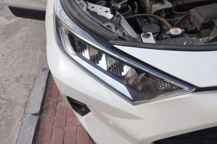 Used Toyota RAV4 2020 2.0L CVT 4x4 Style PLUS Edition Right Front Headlight
