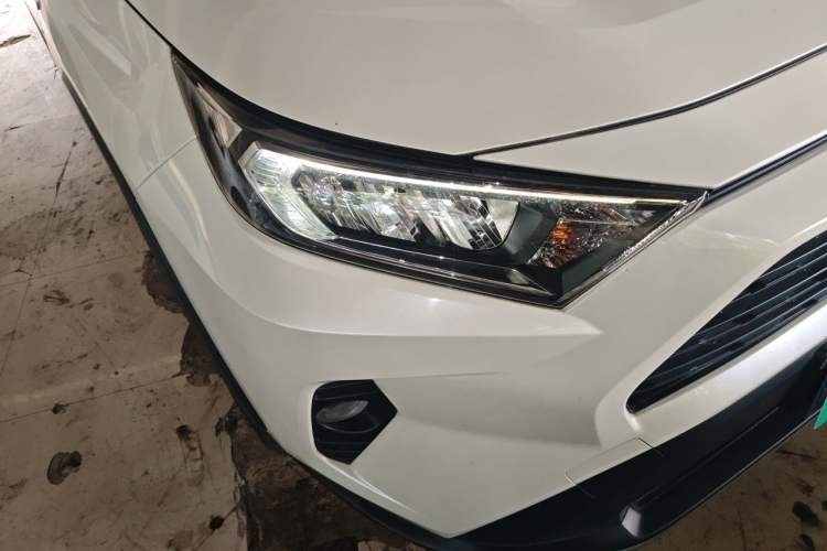 Used Toyota RAV4 2020 Dual-Engine 2.5L E-CVT Two-Wheel Drive Elite Edition Right Front Headlight