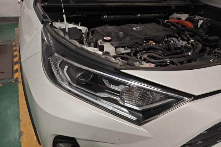 Used Toyota RAV4 2020 Dual-Motor 2.5L E-CVT Four-Wheel Drive Flagship Edition Right Front Headlight