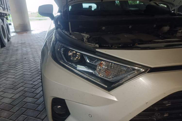 Used Toyota RAV4 2020 2.0L CVT Two-Wheel Drive Prestige Edition Right Front Headlight