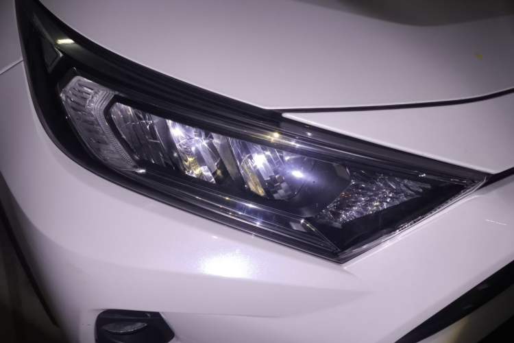 Used Toyota RAV4 2020 2.0L CVT Two-Wheel Drive Urban Edition Right Front Headlight