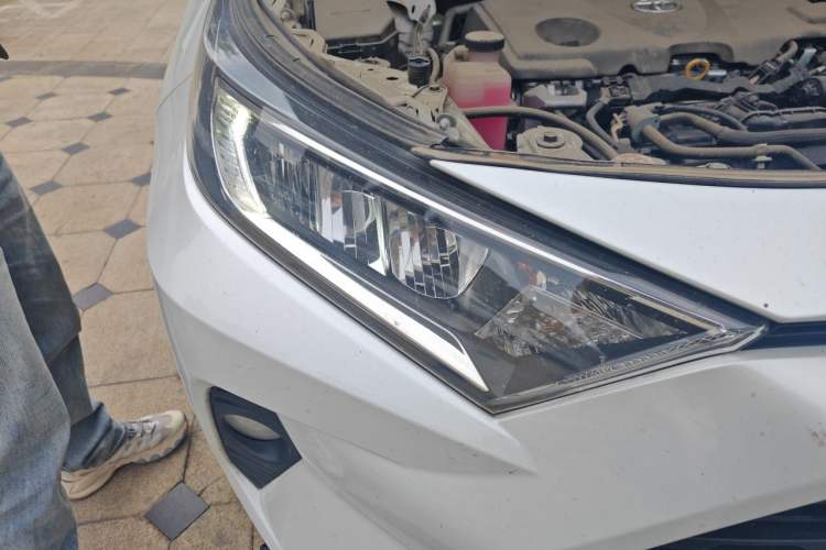 Used Toyota RAV4 2020 Dual-Engine 2.5L E-CVT 4x4 Elite PLUS Edition Right Front Headlight