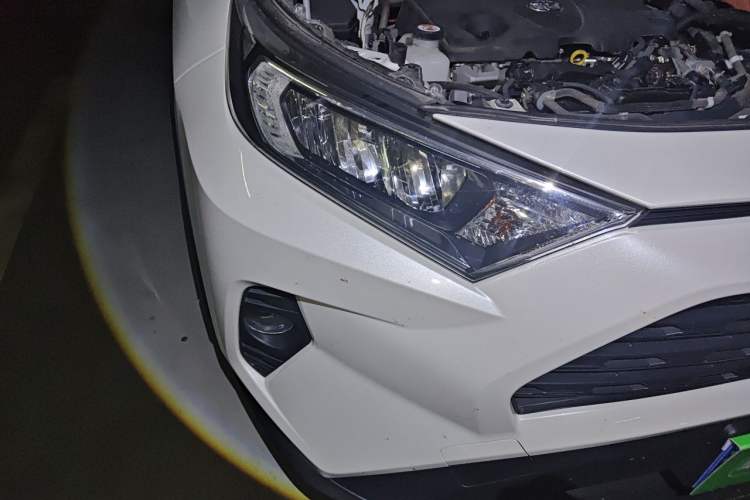 Used Toyota RAV4 2020 Dual-Engine 2.5L E-CVT 4x4 Elite PLUS Edition Right Front Headlight