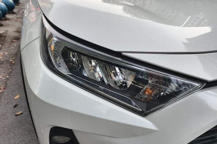 Used Toyota RAV4 2020 Dual-Engine 2.5L E-CVT 4x4 Elite PLUS Edition Right Front Headlight