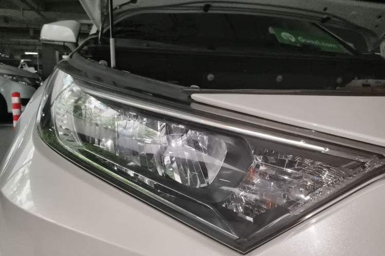 Used Toyota RAV4 2020 Dual-Engine 2.5L E-CVT 4x4 Elite PLUS Edition Right Front Headlight