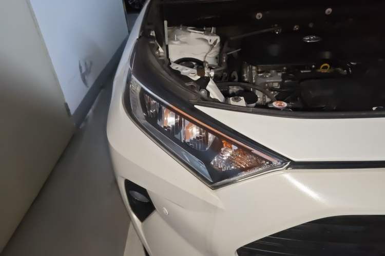 Used Toyota RAV4 2020 2.0L CVT Two-Wheel Drive Fashion Edition Right Front Headlight