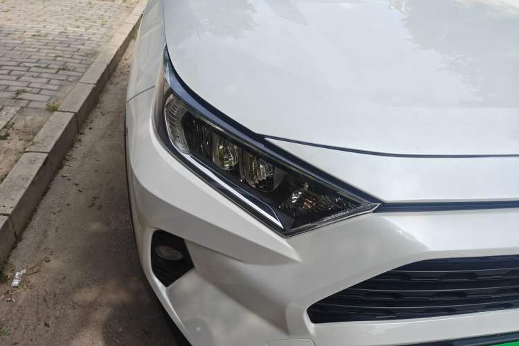 Used Toyota RAV4 2020 Dual-Engine 2.5L E-CVT Four-Wheel Drive Elite Edition Right Front Headlight