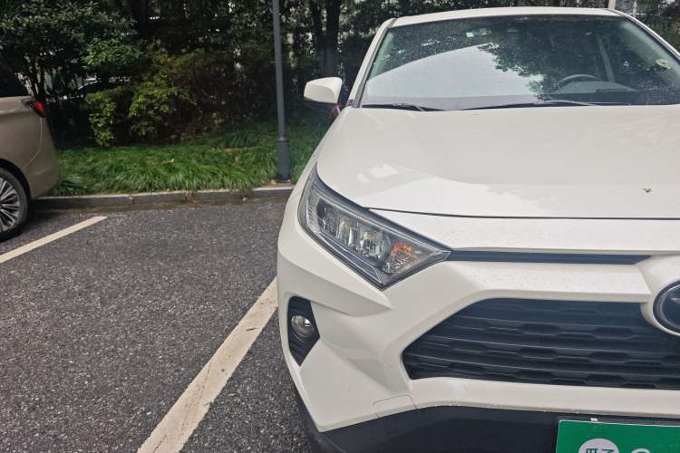 Used Toyota RAV4 2020 2.0L CVT Two-Wheel Drive Fashion PLUS Edition Right Front Headlight