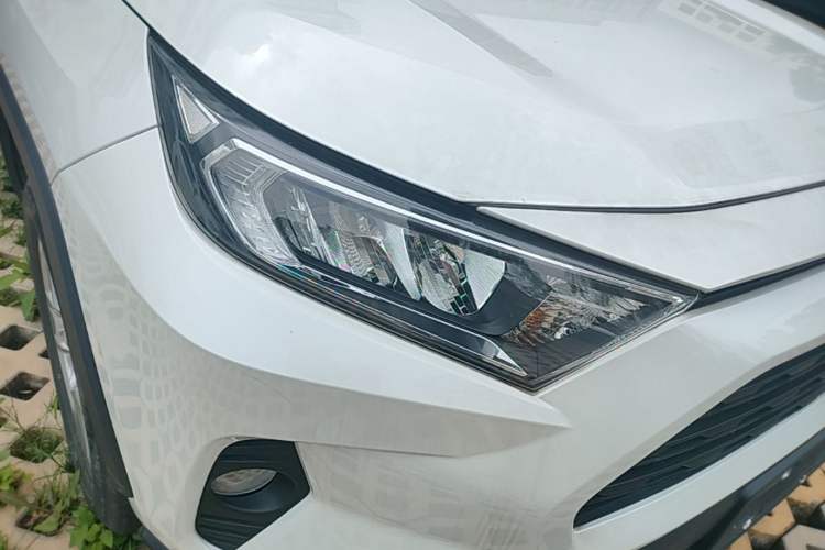 Used Toyota RAV4 2020 2.0L CVT Two-Wheel Drive Urban Edition Right Front Headlight