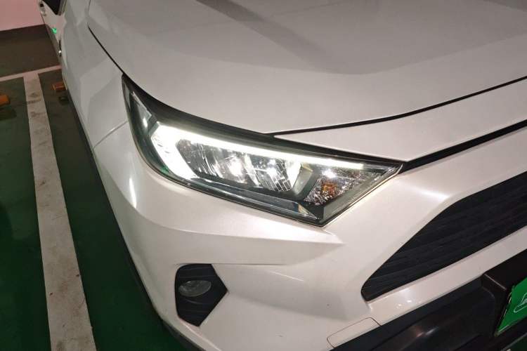 Used Toyota RAV4 2020 Dual-Engine 2.5L E-CVT Two-Wheel Drive Elite Edition Right Front Headlight