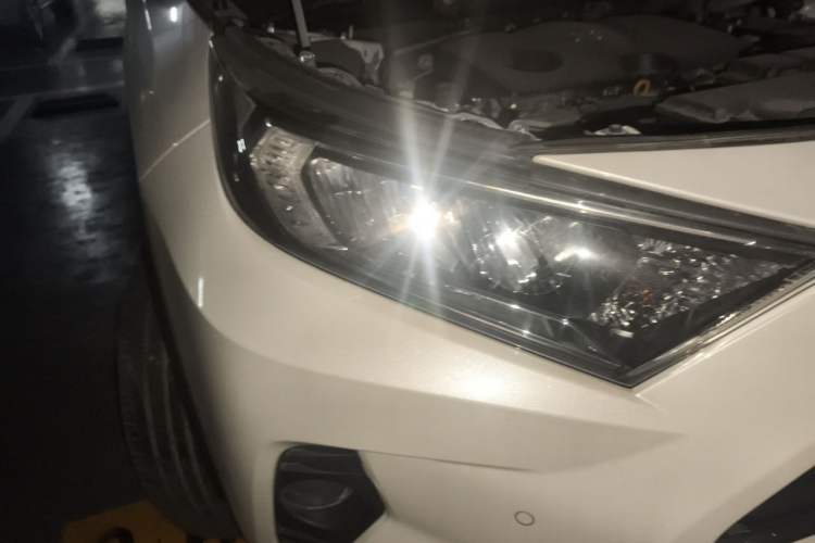 Used Toyota RAV4 2020 2.0L CVT 4x4 Style PLUS Edition Right Front Headlight