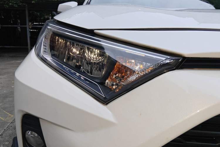 Used Toyota RAV4 2020 2.0L CVT Two-Wheel Drive Fashion Edition Right Front Headlight