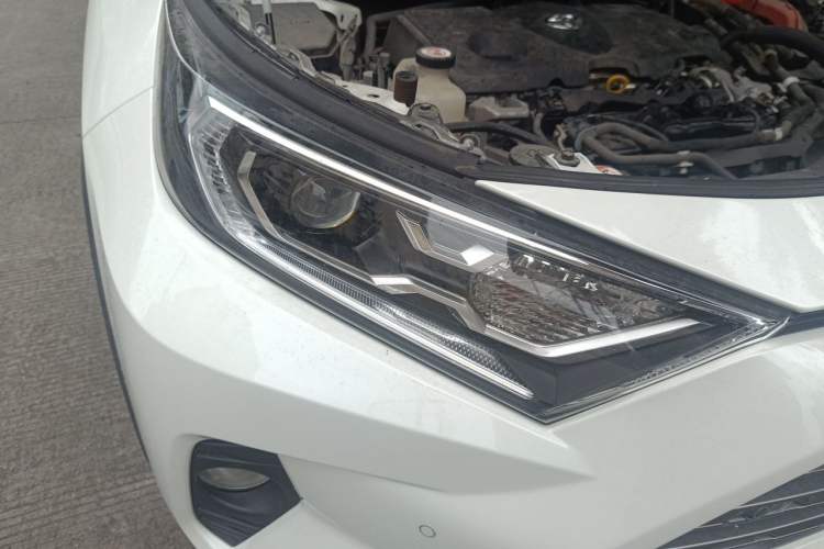 Used Toyota RAV4 2020 Dual-Motor 2.5L E-CVT Four-Wheel Drive Flagship Edition Right Front Headlight
