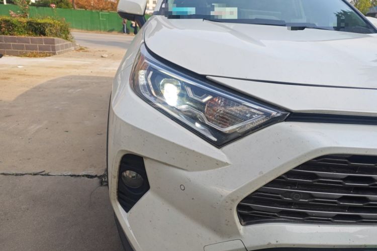 Used Toyota RAV4 2020 Dual-Motor 2.5L E-CVT Four-Wheel Drive Flagship Edition Right Front Headlight