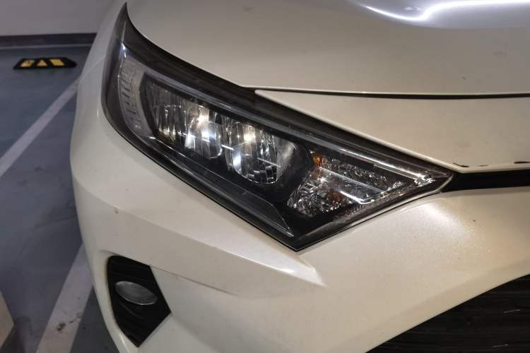 Used Toyota RAV4 2020 2.0L CVT Two-Wheel Drive Urban Edition Right Front Headlight