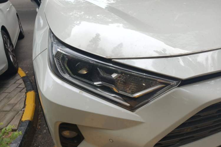 Used Toyota RAV4 2020 2.0L CVT Four-Wheel Drive Prestige Edition Right Front Headlight