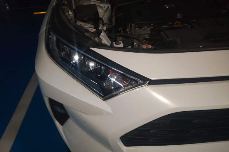 Used Toyota RAV4 2020 2.0L CVT 4x4 Style PLUS Edition Right Front Headlight