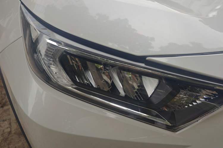Used Toyota RAV4 2020 2.0L CVT 4x4 Style PLUS Edition Right Front Headlight