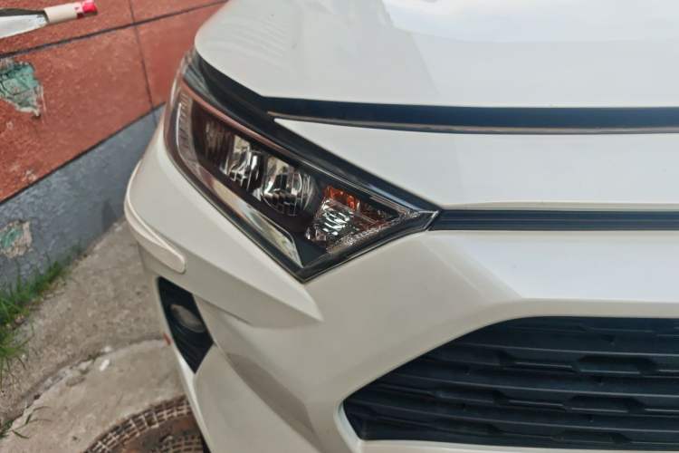 Used Toyota RAV4 2020 2.0L CVT Two-Wheel Drive Fashion Edition Right Front Headlight