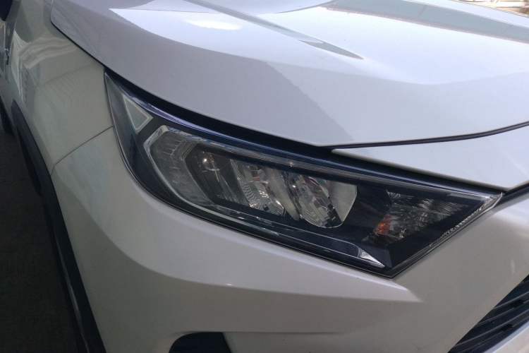 Used Toyota RAV4 2020 Dual-Engine 2.5L E-CVT Two-Wheel Drive Elite Edition Right Front Headlight