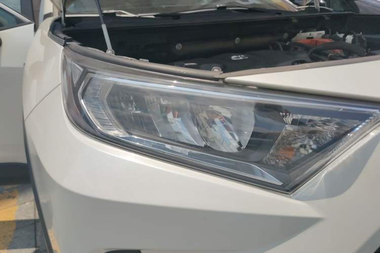 Used Toyota RAV4 2020 Dual-Engine 2.5L E-CVT Four-Wheel Drive Elite Edition Right Front Headlight