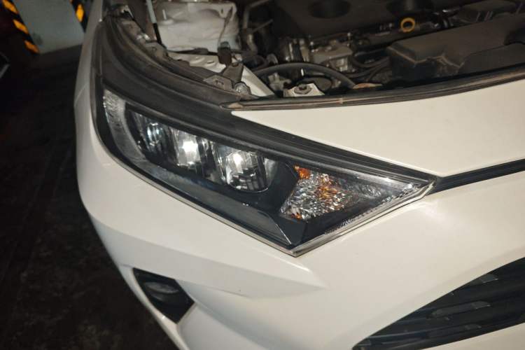 Used Toyota RAV4 2020 2.0L CVT Two-Wheel Drive Urban Edition Right Front Headlight