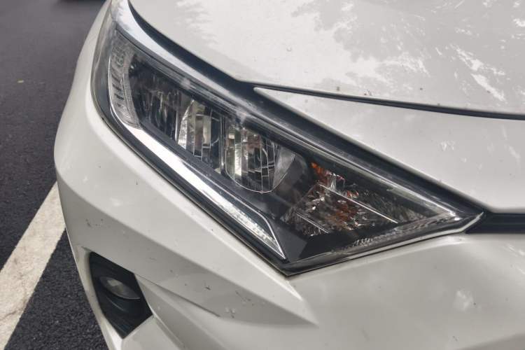 Used Toyota RAV4 2020 2.0L CVT 4x4 Trend Edition Right Front Headlight