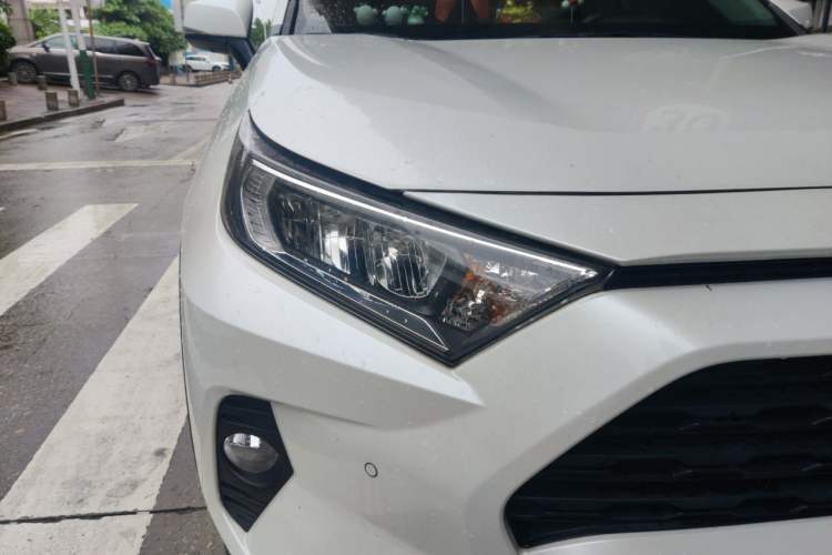 Used Toyota RAV4 2020 2.0L CVT Two-Wheel Drive Urban Edition Right Front Headlight
