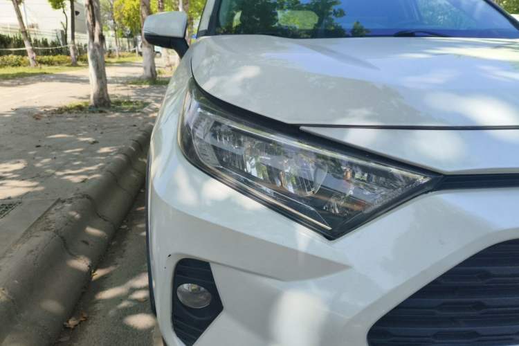 Used Toyota RAV4 2020 Dual-Engine 2.5L E-CVT 4x4 Elite PLUS Edition Right Front Headlight