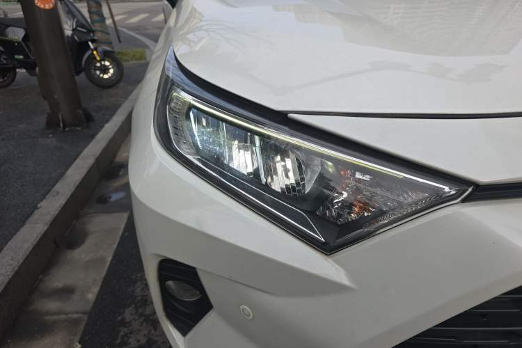 Used Toyota RAV4 2020 Dual-Engine 2.5L E-CVT Two-Wheel Drive Elite Edition Right Front Headlight