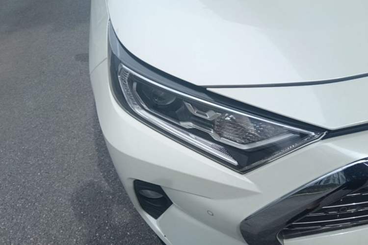 Used Toyota RAV4 2020 Dual-Motor 2.5L E-CVT Four-Wheel Drive Flagship Edition Right Front Headlight